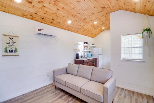 Tumbling Shoals Casa | Steps to Greers Ferry Lake Tumbling Shoals Cabin!