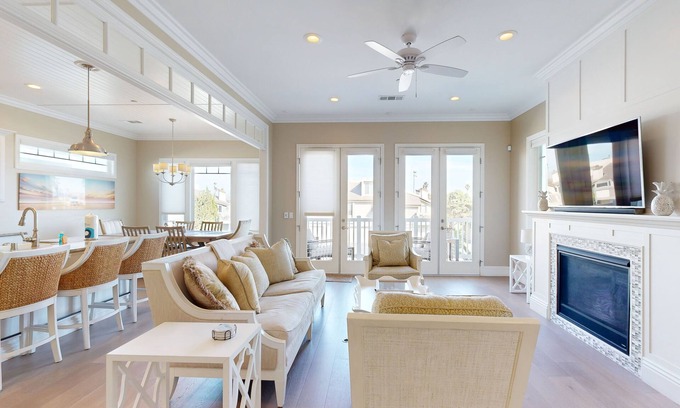 Hollywood Beach Casa | Steps to Hollywood Beach Home with Balcony, Rooftop Terrace & Harbor Views