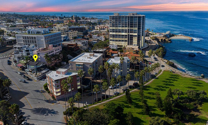 Village of La Jolla Condominio | Steps to La Jolla Cove with Gorgeous Views, Village Living at its Finest!