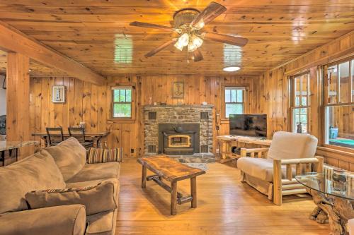 Tafton Casa | Steps to Lake Tafton Cottage with Fire Pit and Grill
