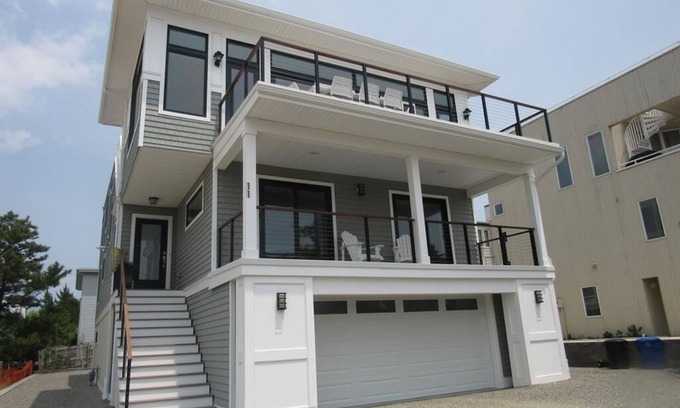 Harvey Cedars Casa | STEPS TO OCEAN 6 Bedroom House w / elevator