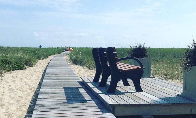 North Truro Condominio | Steps to Private Beach