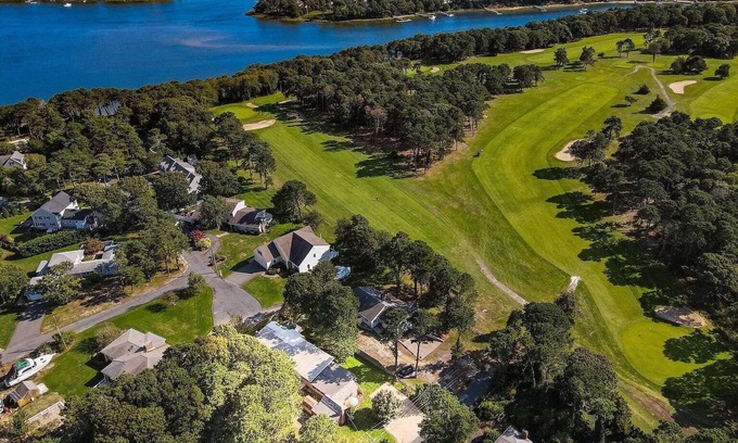 South Yarmouth Cabaña | Steps to private Beach, Golf Course, AC, tandem Kayak for Guests