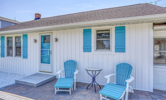 Broadkill Beach Cabaña | "STEPS TO SAND - Two Cottage Classic Gem Retreat"