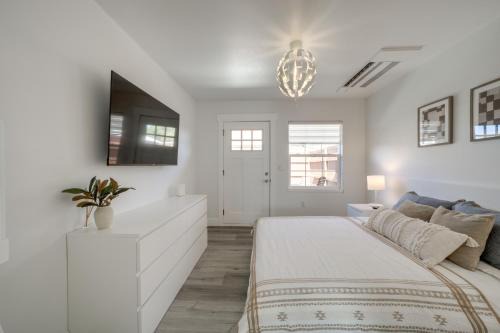 Soap Lake Apartamento | Steps to Soap Lake Studio Stay with Patio!