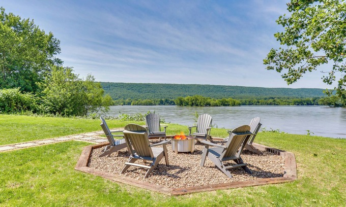 Dauphin Casa | Steps to Susquehanna River: Hot Tub Hideaway!