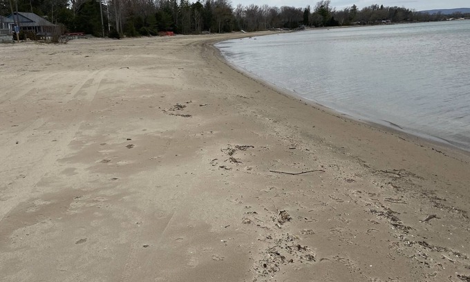 Wasaga Beach Cabaña | Steps to the Beach & Minutes to the Mountains!