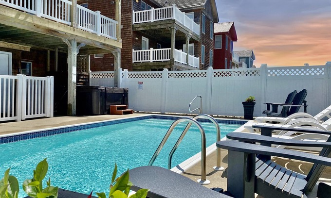 Nags Head Casa | 💥Steps to the Beach🌊HEATED Pool Included! Elevator⚓Golf Cart💥Ocean Views!