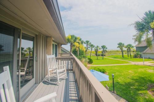 Saint Helena Island Casa | Steps to the Beach! Resort Access & Golf Cart Included! Dog Friendly