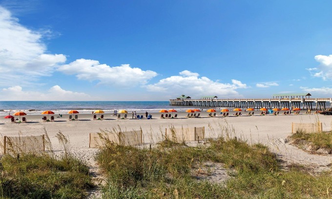 Sunset Point Apartamento | Steps to the Beach! Saltwater Escape | Sleeps 9
