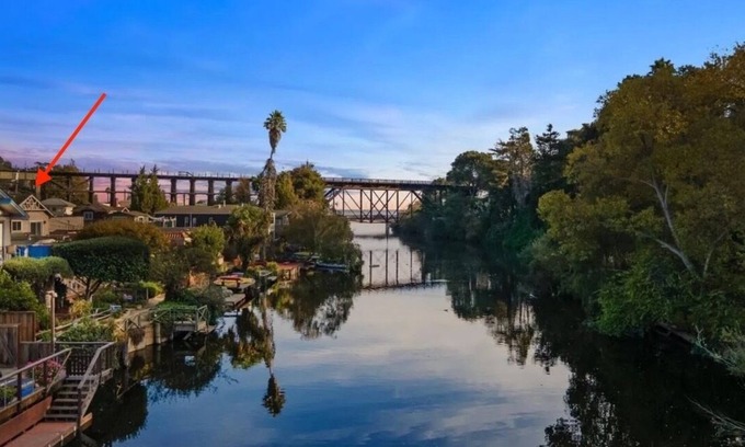 Capitola Casa | Steps to the beach yet located on the serene banks of the Soquel Creek