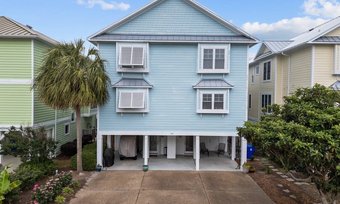 Wilmington Beach Villa | Steps to the Sand in Carolina Beach, Sleeps 10! Villa