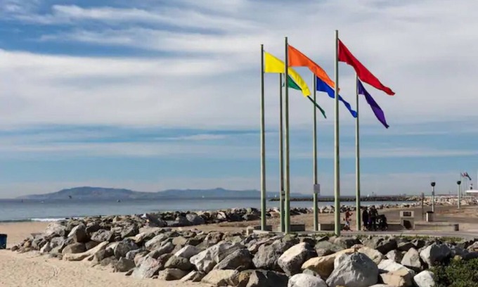 Port Hueneme Condominio | Steps to the Sand! Luxury 2 bdrm Condo with an Ocean View