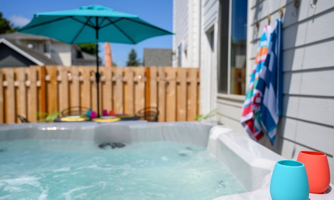 Carlton Casa | Steps to Wine Tasting | Hot Tub