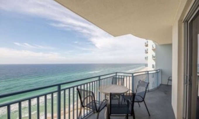 El Centro Beach Condominio | Sterling Breeze 1402 Walk to Pier Park