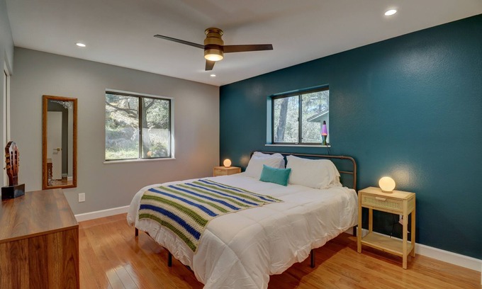 Prescott Casa | Stevie's Place: A Groovy Cabin Near Downtown Prescott