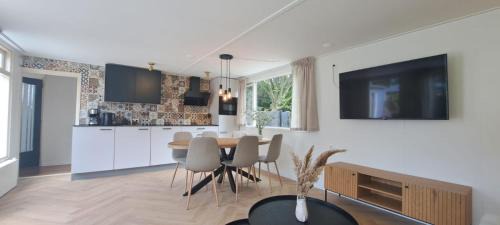 Heinkenszand Chalet De Esquí | Stijlvol chalet Zeeland - Sauna & omheinde tuin VP082