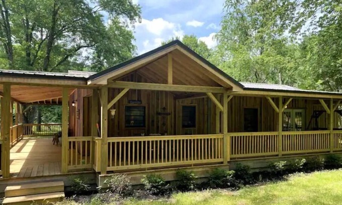 Franklin Casa | Still Heart Hollow Farm: A Leipers Fork Gem