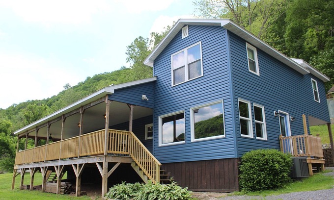 Bellepoint Casa | Sandstone Falls Riverfront Escape