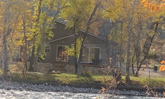 Absarokee Casa | Stillwater Riverfront Home, Close to the Beartooths, Fish from your door - Peace