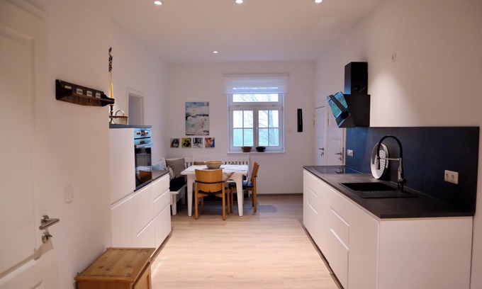 Breetz Apartamento | Stilvolle 5 Ferienwohnung in Historischem Gutshaus am Fluss mit Panoramablick