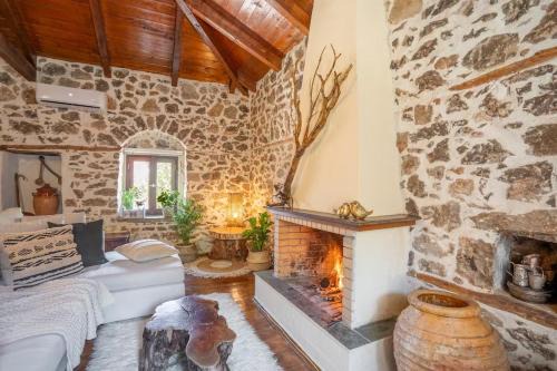 Distomo-Arachova-Antikyra Apartamento | Stirida Stone House