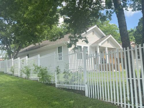Fort Worth Casa | StockYards! Less than 4 minutes-Sleeps 8-Lee House