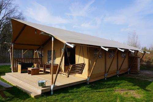 Heusden Gem Asten Otro | Stoere safaritent voor 7 personen met Privé sanitair Sleepy