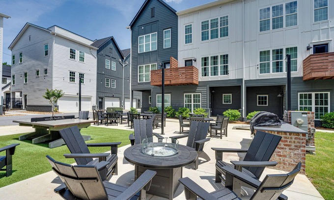 Downtown Chattanooga Casa | #StokeHotel: Boho Outdoorsy Vibes, Paddleboards, Kayak, Dog Park