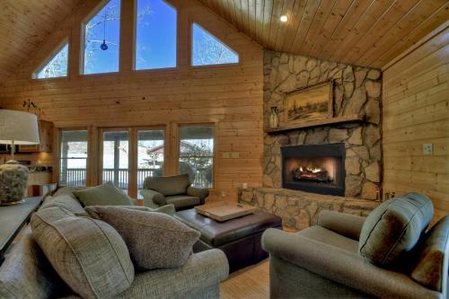 McCaysville Casa | Stokes Haven - Fireplace Hot Tub - Pet Friendly
