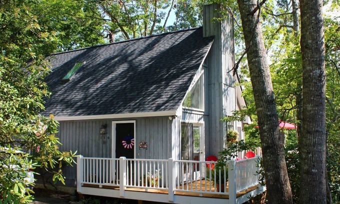 Black Mountain Casa | Stone Circle Cottage | Pet Friendly & 5 Min. to Black Mountain!