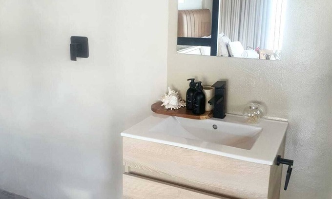 Strand Cabina | Stone Cottage designed with comfort and sheer luxury in mind