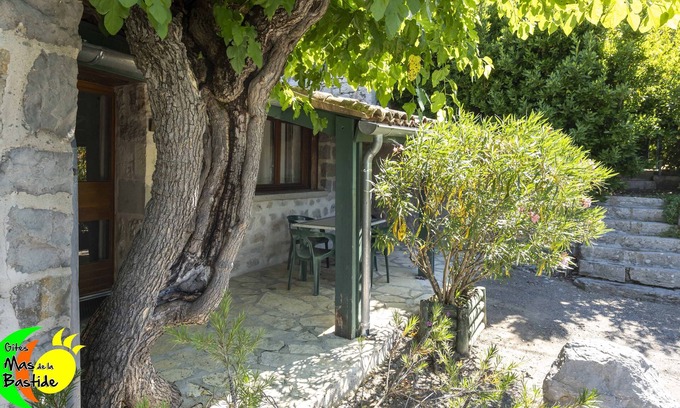 Joyeuse Otro | Casa de piedra, piscinas, Wifi, parque infantil, casas rurales cerradas y deportivas