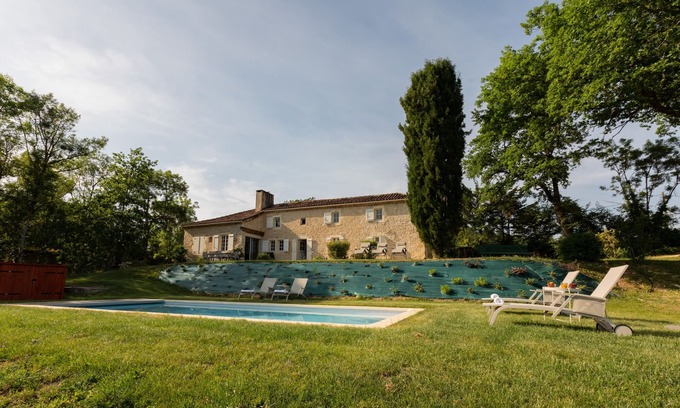 Gondrin Casa | Stone cottage with swimming pool - King size beds & Pyrenees views