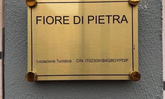 Borgo Roma Apartamento | Stone Flower 2/3