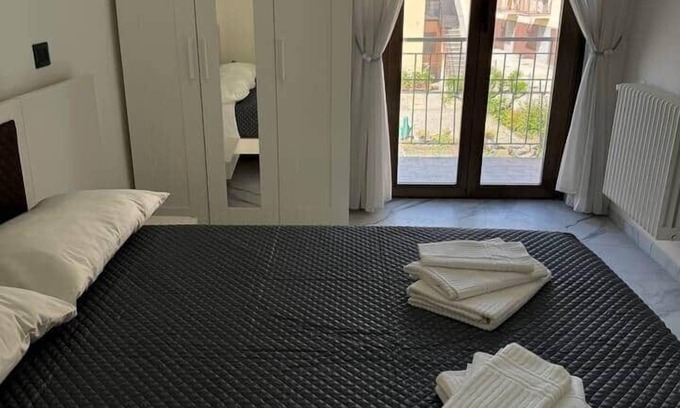 Borgo Roma Apartamento | Stone Flower 2