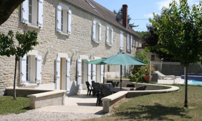 Argenteuil-sur-Armancon Casa | STONE HOUSE - SLEEPS 22