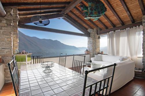 Moltrasio Apartamento | Stone house and dependance 7 pers