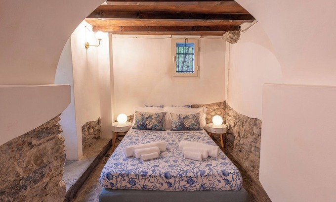 La Spezia Apartamento | Stone house at the foot of the Cinque terre park.