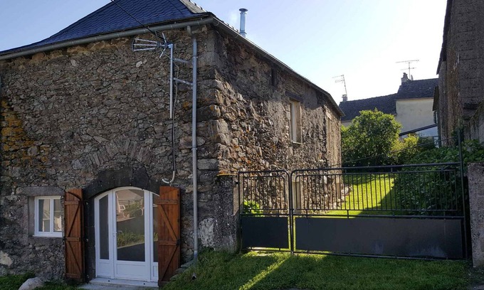 Rieupeyroux Casa | casa de piedra en aveyron no lejos de varios sitios para visitar najac laguiole