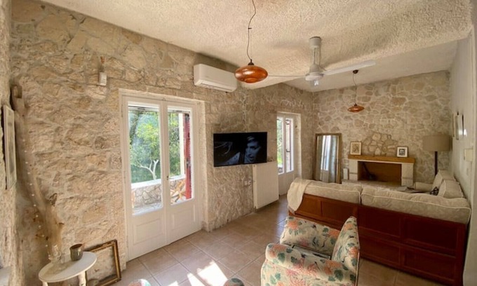 Katouna Apartamento | ☼Stone house in Katouna with garden and view☼