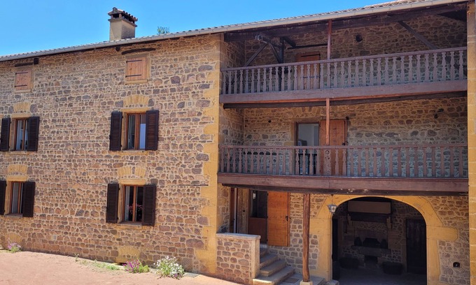 Sarcey Casa | Alquiler casa de piedra dorada en Sarcey en Beaujolais 12 lugares