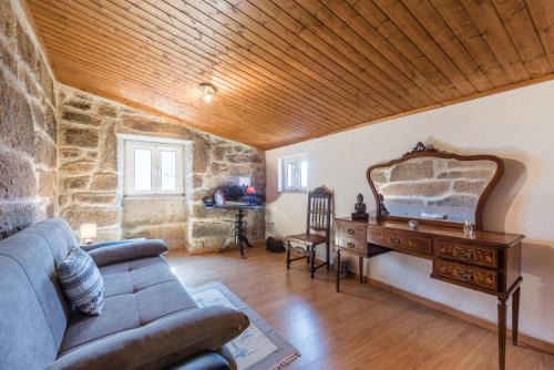 Cabril Apartamento | Stone House in the Peneda-Gerês National Park