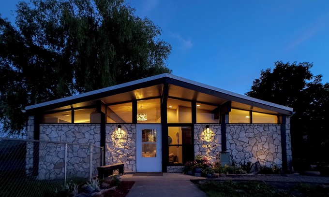 Frenchtown Casa | Stone House on Golf Course beautiful Views!
