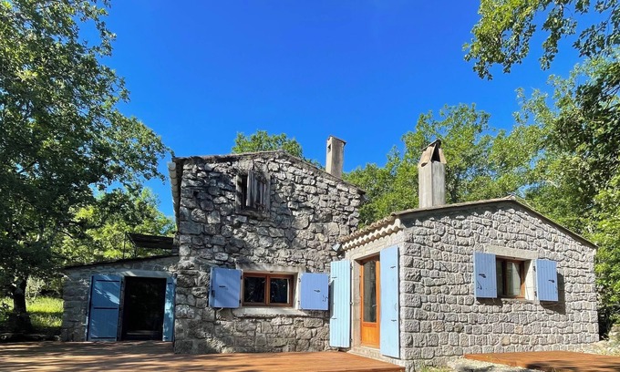 Chauzon Casa | Casa de piedra de carácter, parque natural Chauzon, con vistas al Ardèche