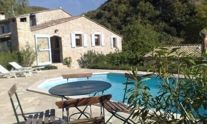 Valvigneres Casa | Casa de piedra con piscina privada, tranquila, ideal para visitar en familia.