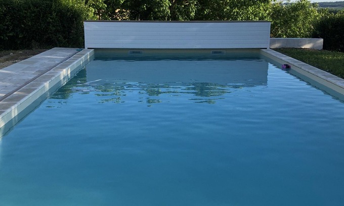 Montignac-le-Coq Casa | Propiedad de piedra con piscina salada, 4 dormitorios, 3 duchas, capacidad para 9 personas