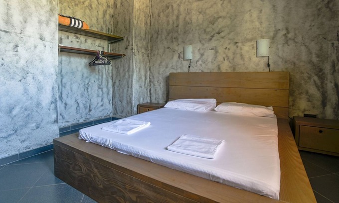 Zeljeznica Apartamento | Stone Studio Flat 10 min to Beach in Bar