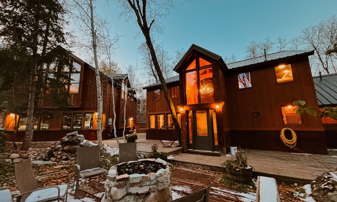 Sundance Cabina | Stone Table Lodge - Sleeps 16 - 2 HOT TUBS!