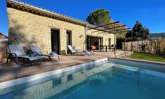 Sablet Casa | Stone villa at the foot of the Dentelles de Montmirail, heated swimming pool